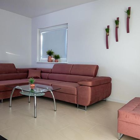 Apartament Przy Parku Z Duzym Tarasem ,Prywatny Parking Apartment ชวีโนวิชแจ ภายนอก รูปภาพ