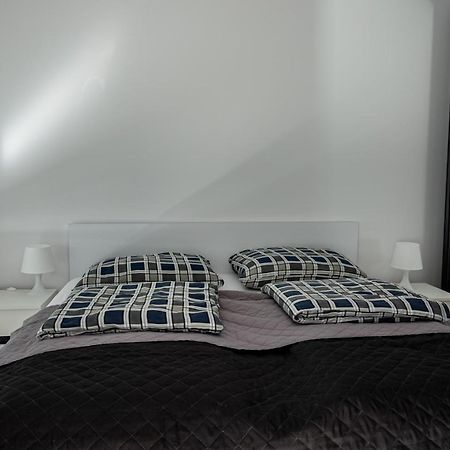 Apartament Przy Parku Z Duzym Tarasem ,Prywatny Parking Apartment ชวีโนวิชแจ ภายนอก รูปภาพ